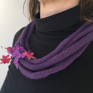 Collier en laine violet 2